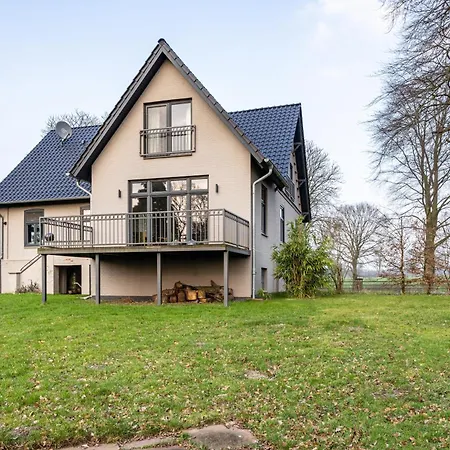 Semesterbostad Buchenhof Delingsdorf